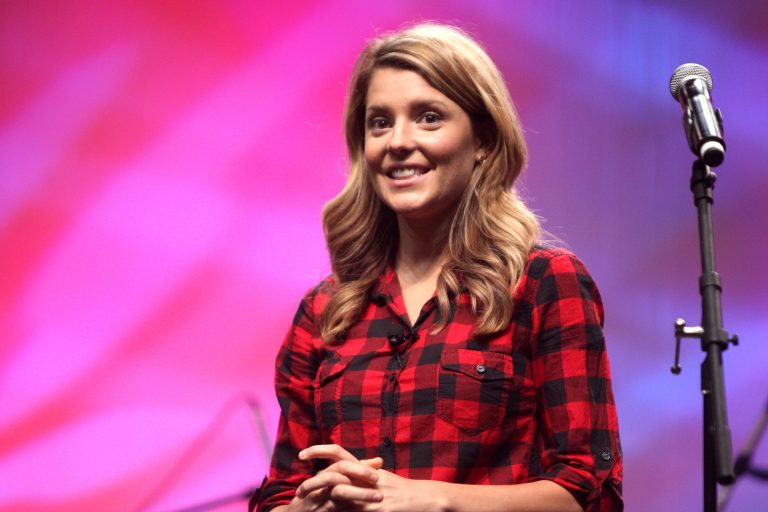 YouTube Sensation Grace Helbig Reveals Breast Cancer Diagnosis: A Journey of Strength and Resilience